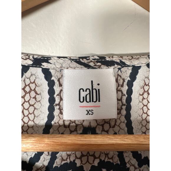 Cabi Serpentine Wide Cuff Blouse Womens Sz XS Snake Print Ruffle - Picture 9 of 11